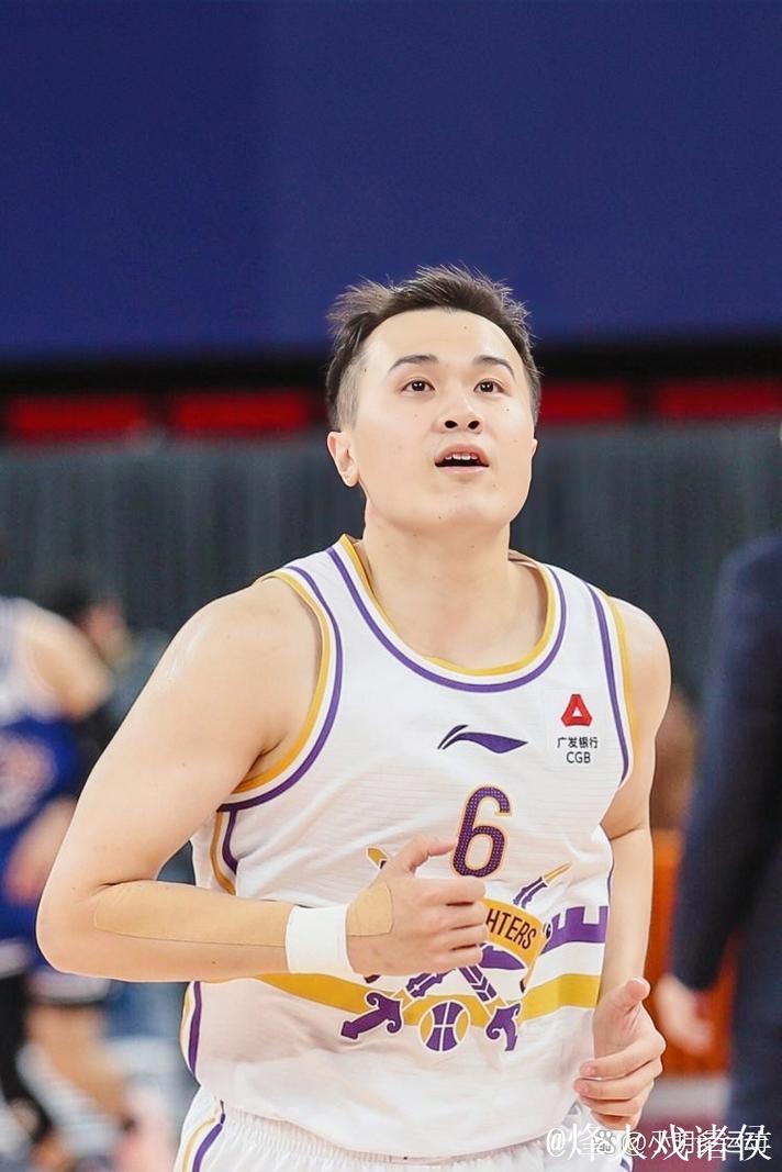 弗格40分辽宁胜宁波 张帆22+10北控轻取吉林