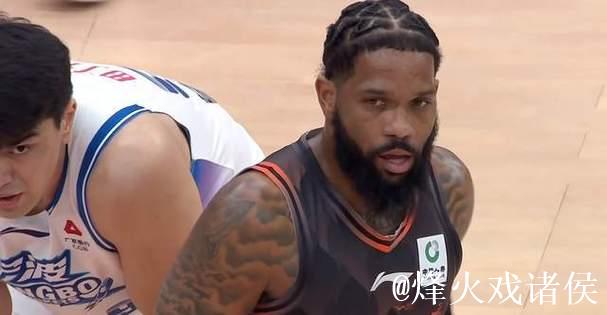 拼下卡位战,山东男篮8连胜 邱彪换于德豪展高情商 3外援合砍72分 拼下卡位战,山东男篮8连胜 邱彪换于德豪展高情商 3外援合砍72分